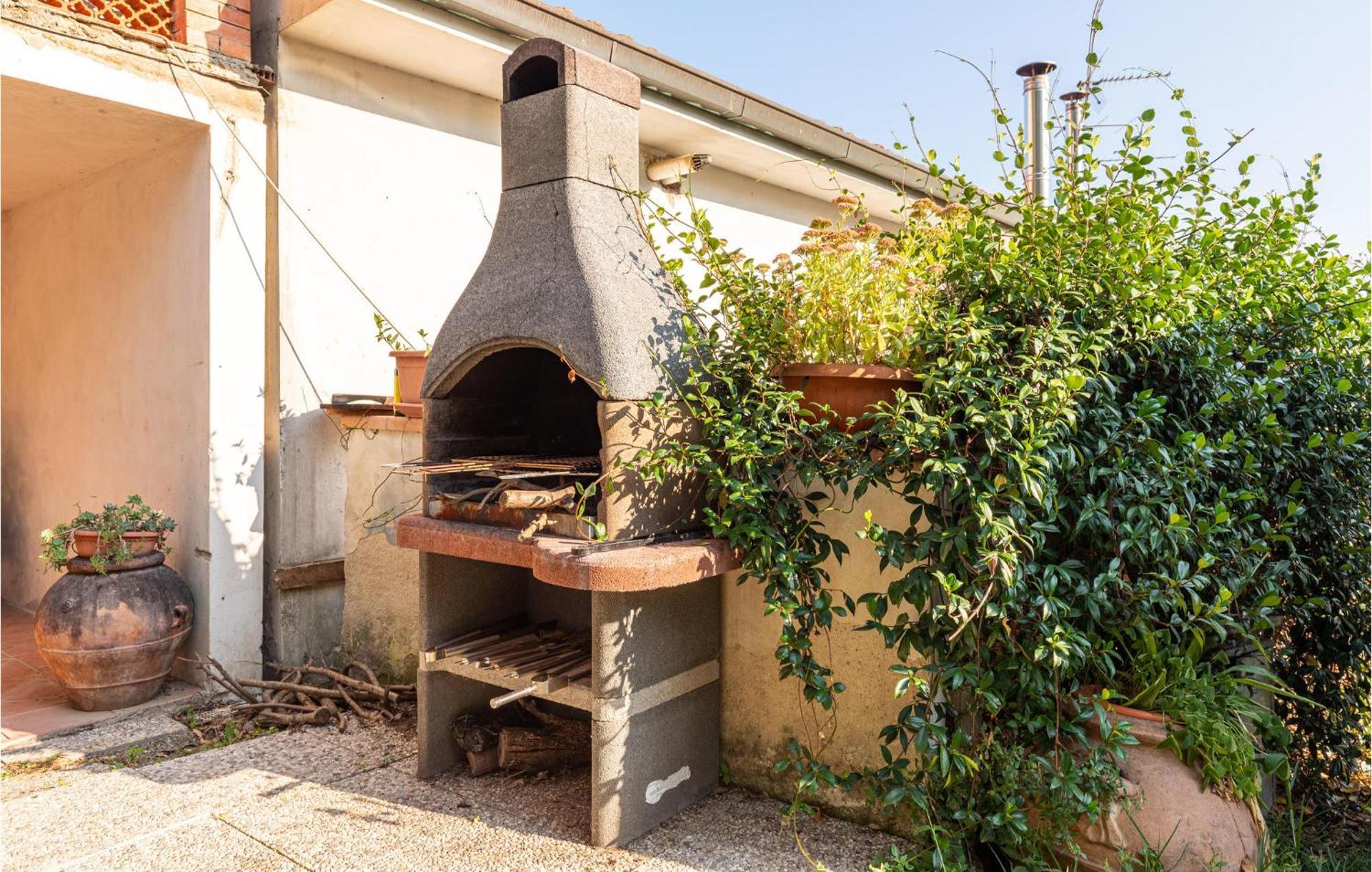 Awesome Home In Marliana With Kitchenette 외부 사진